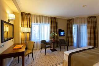 Отель Capital Plaza Hotel Бухарест Представительский двухместный номер с 1 кроватью-4